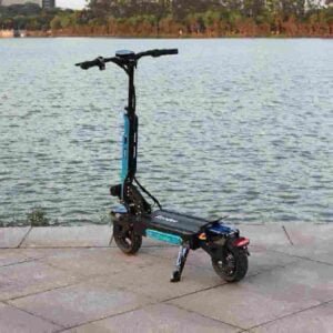 primeiro fabricante de scooters
